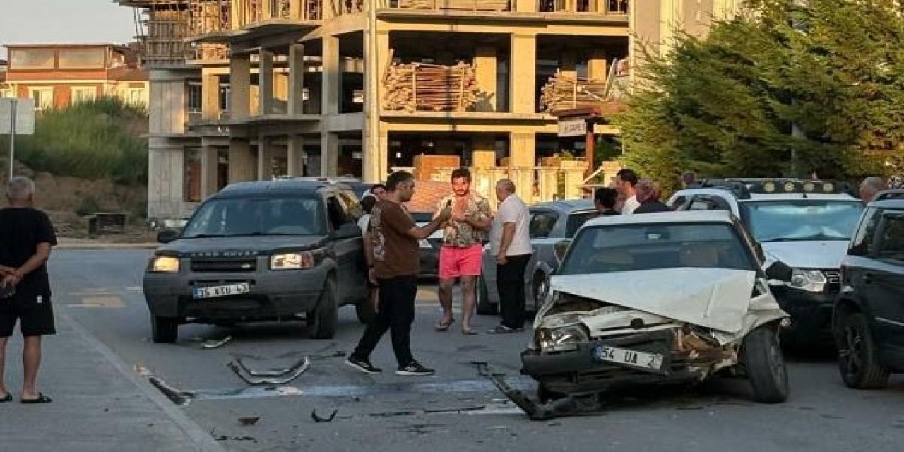 Cipiyle kavga ettiği eşinin otomobiline çarpıp hurdaya çevirdi