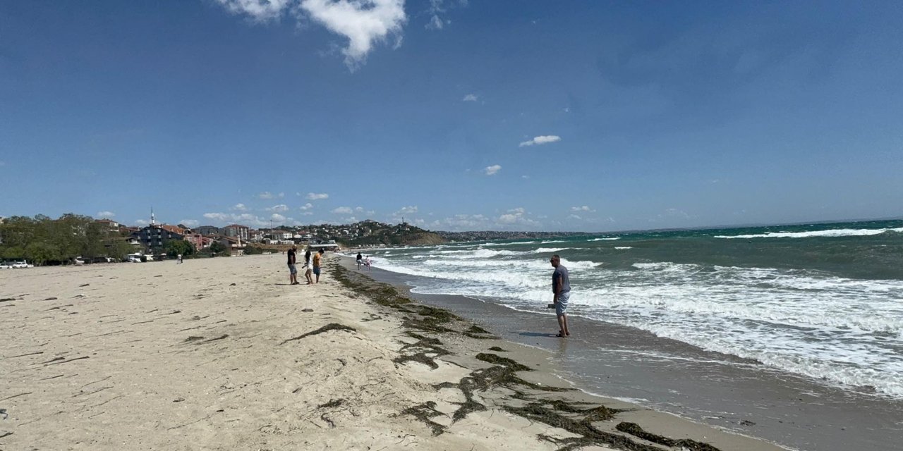 Tekirdağ'da fırtına; eğitim uçuşları iptal edildi, denize girmek yasak