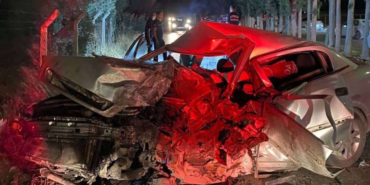 Hakimiyeti Kaybolan Otomobil Hurdaya Döndü: 1 Ölü