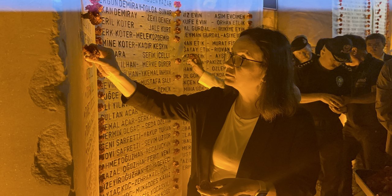 Yalova'da, 17 Ağustos Marmara Depremi'nde hayatını kaybedenler anıldı