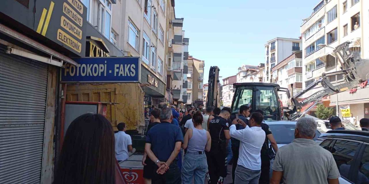 Kamyonun Frenleri Patladı, Dükkana Daldı