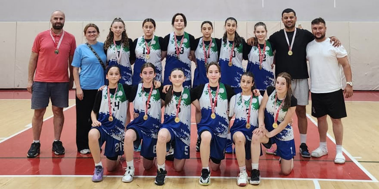 Rize'nin Kız Basketbol Takımı Türkiye Finallerinde