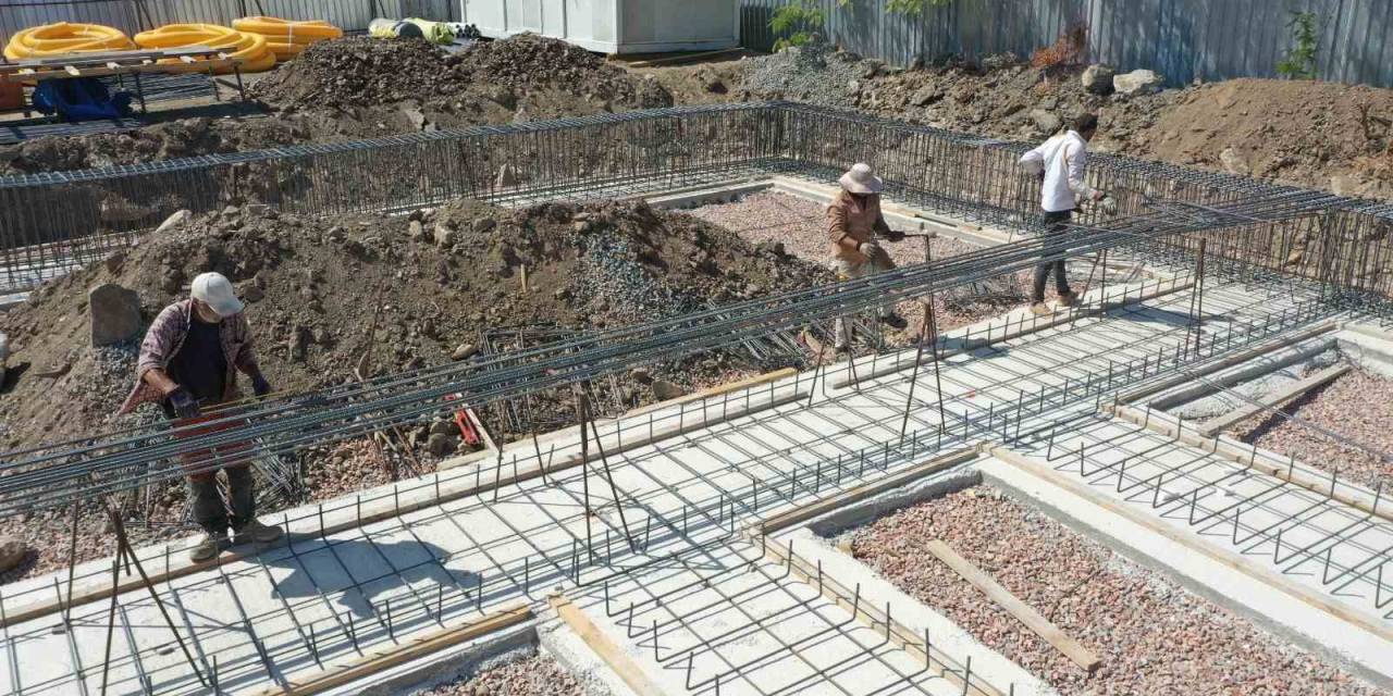 Vezirçiftliği Spor Salonu İnşaatı Sürüyor