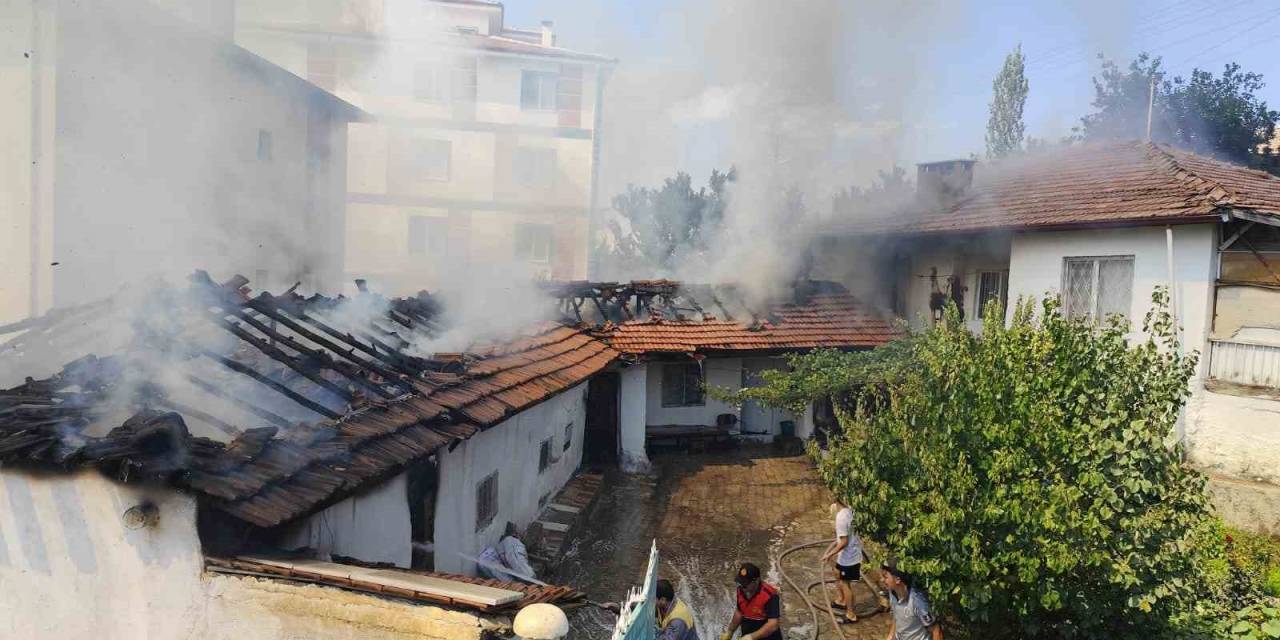 Çorum’da Ev Yangını: 1 Kişi Dumandan Etkilendi