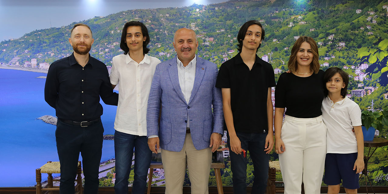 Çayeli, Sınav Başarısıyla Gururlandı: Başkan Çiftçi Dereceye Giren Öğrencileri Ağırladı