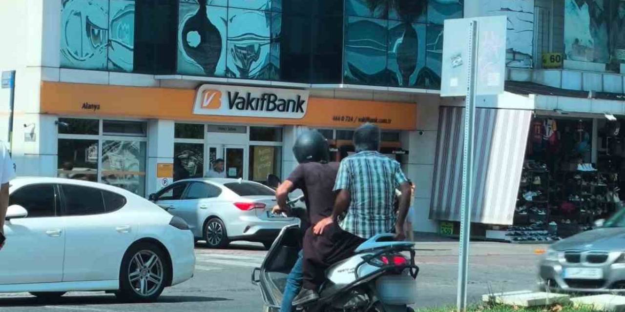 Alanya’da Yaya Yolları Ve Kaldırım İşgali Yapan Motosikletlere 136 Bin Tl Ceza