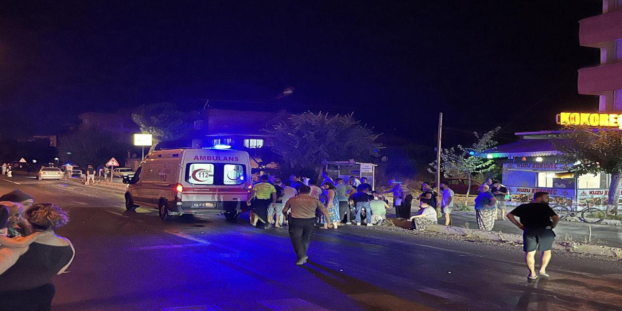 Motosiklet yayalara çarptı: 1 ölü, 2 yaralı