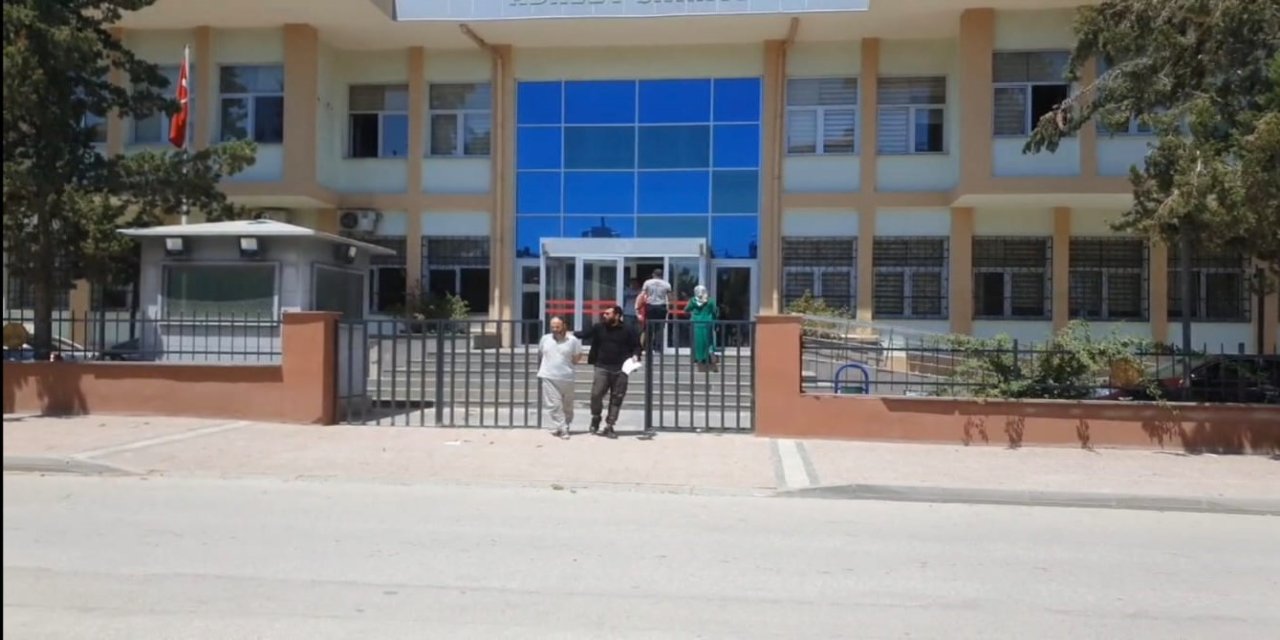 Annesini bıçaklayarak öldüren şüpheli, tedavi gördüğü hastanede yaşamını yitirdi