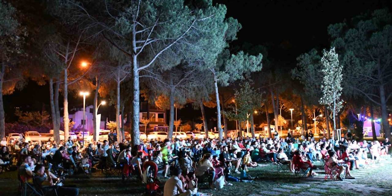İznik’te Yaz Akşamları Çocukların Neşesiyle Renkleniyor