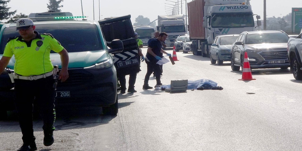 TIR'ın otoyolda çarptığı yaya öldü