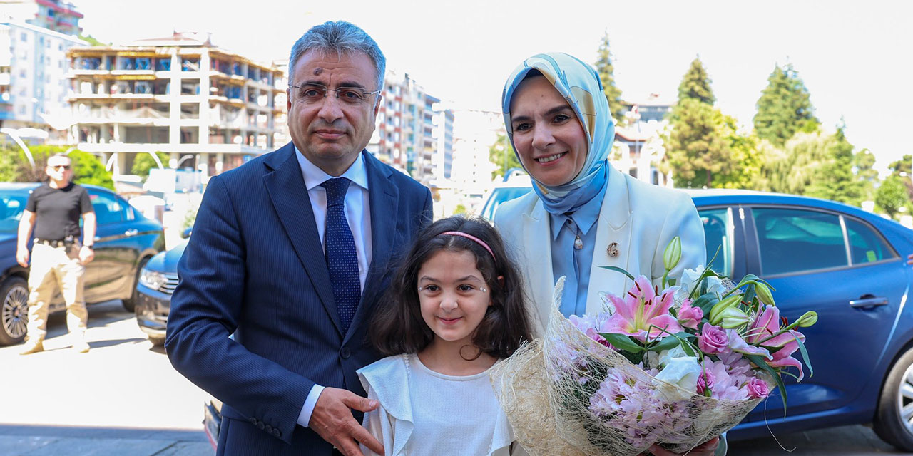 Bakan Göktaş, Rize'de Aile ve Sosyal Hizmetler Yatırımlarını Değerlendirdi