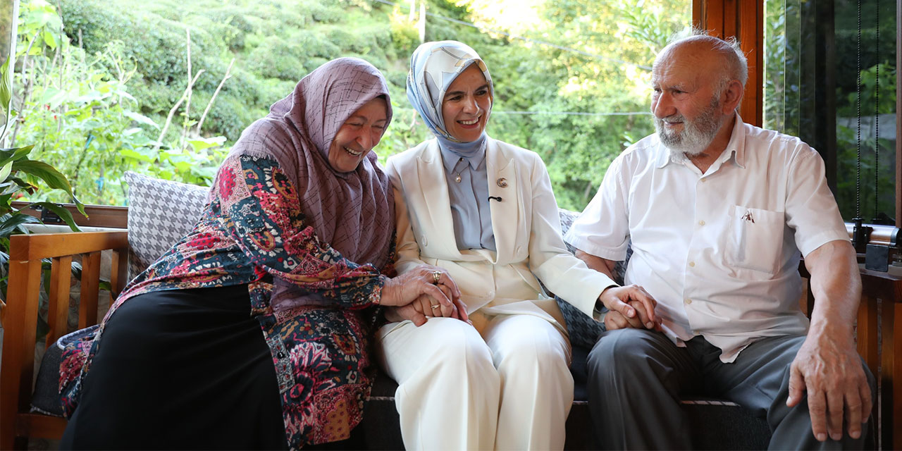 Bakan Göktaş, Rize'de 63 Yıllık Evli Çifti Ziyaret Etti