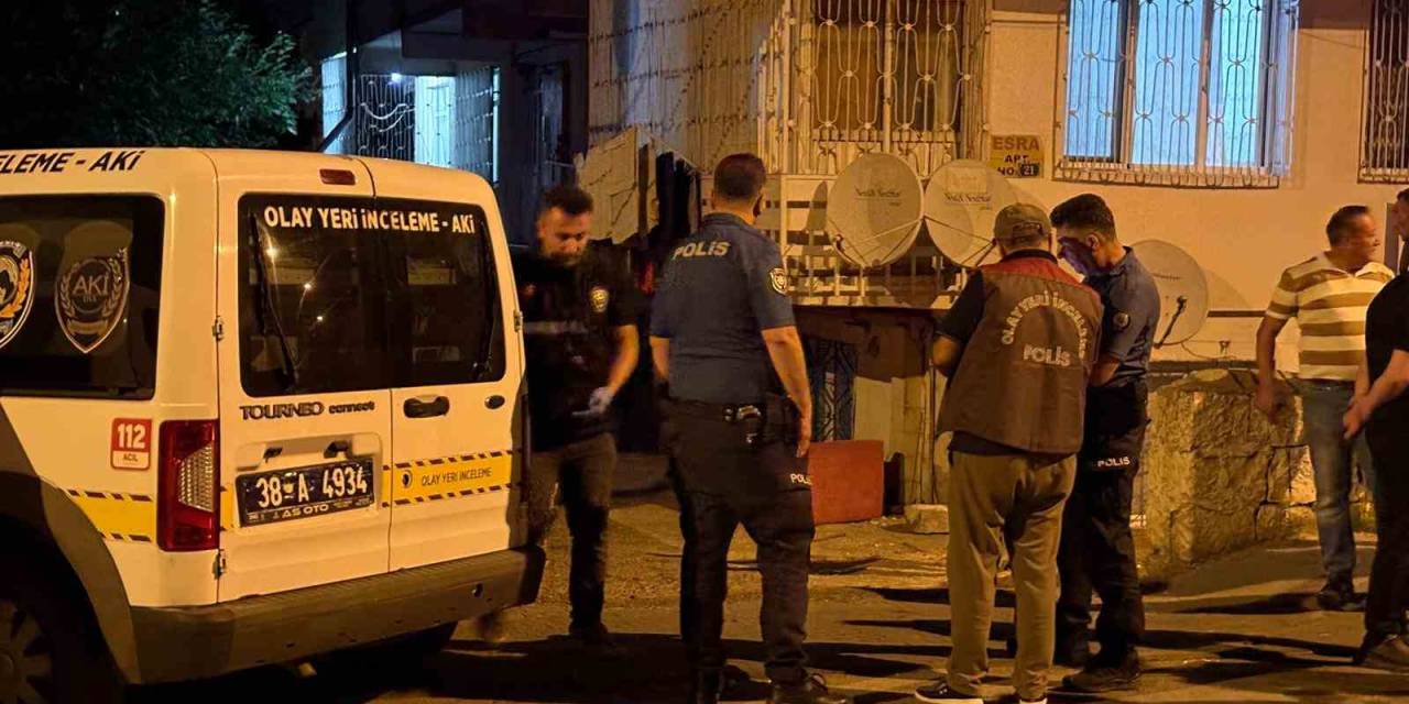 2 Yıl Önce Boşandığı Eski Karısını Bıçakla Ağır Yaraladı