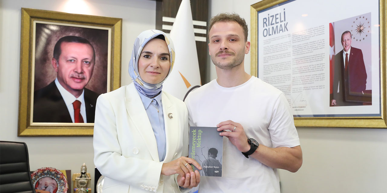 Rizeli Gençten İlham Veren Başarı Hikayesi: "Gönderilemeyecek Mektup" Kitabı Bakan Göktaş’a Hediye Edildi