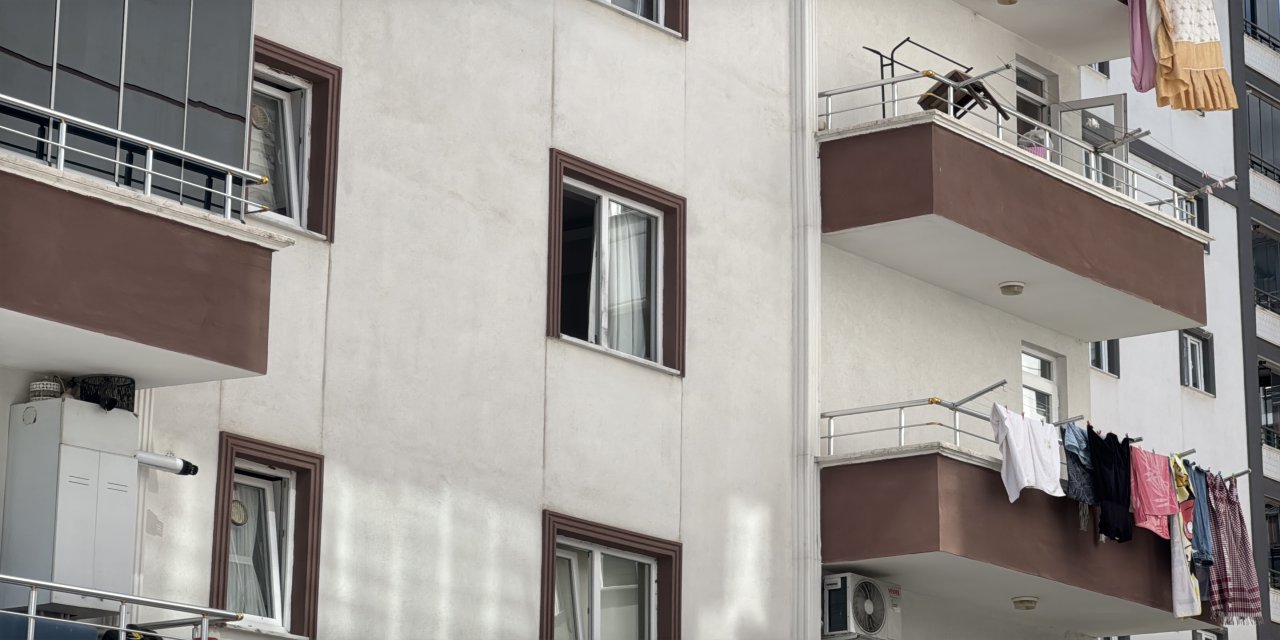 Perde takarken 3’üncü kattan düşen üniversite öğrencisi yaralandı