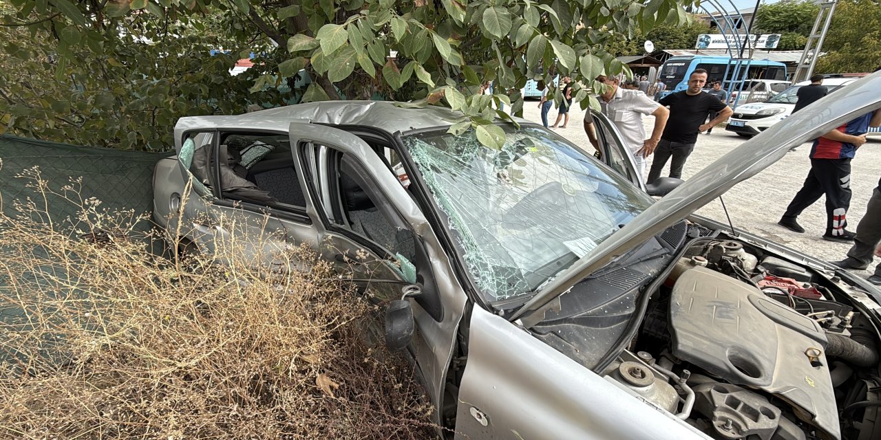 Erbaa'da feci kaza: 1 çocuk ağır yaralandı, hamile kadın bebeğini kaybetti