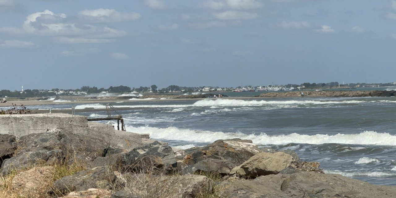 Samsun'da denizde boğulma tehlikesi geçiren yaşlı adam hastanelik oldu