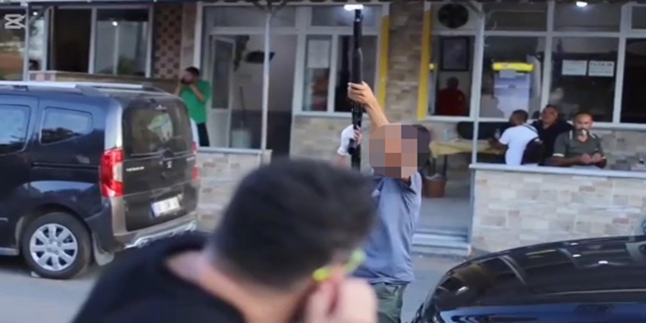 Sokak röportajı sırasında havaya tüfekle ateş açan 15 yaşındaki şüpheli tutuklandı