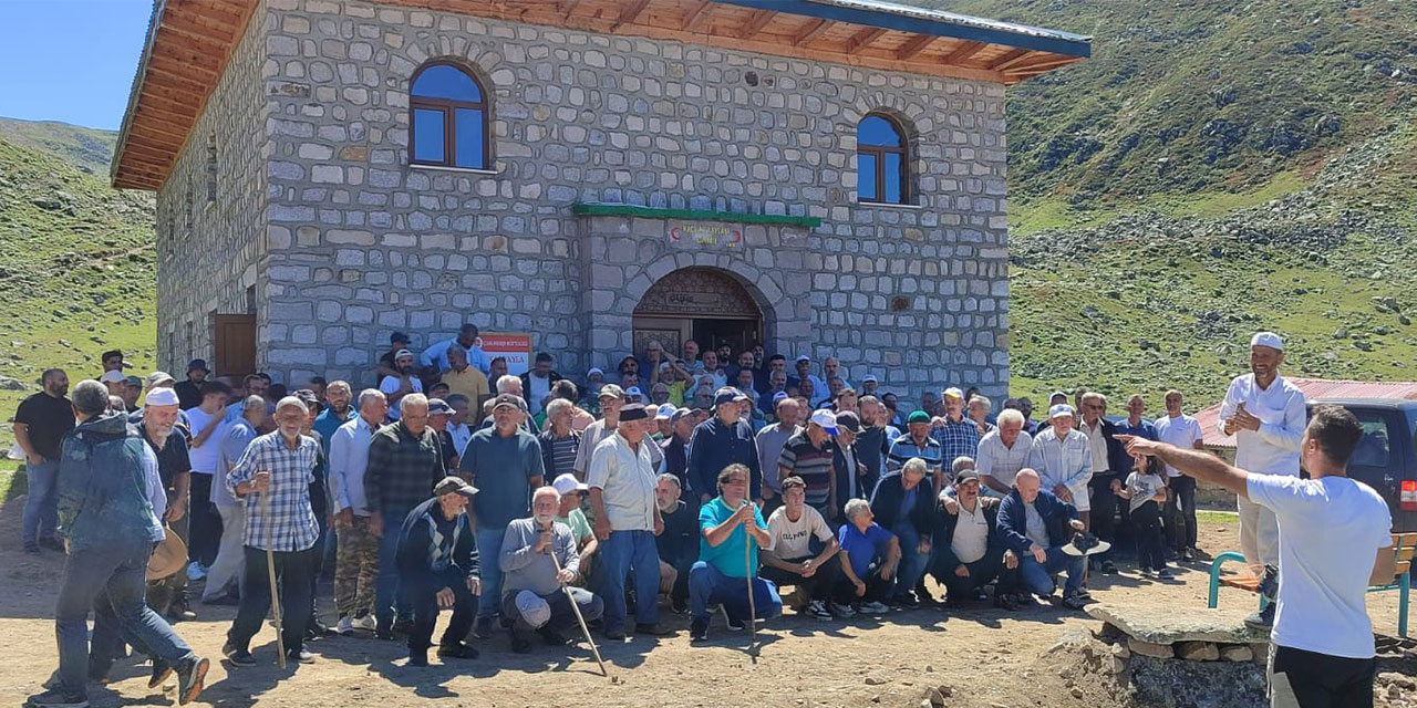 Rize'nin en yüksek yayla camisi Çamlıhemşin'de açıldı