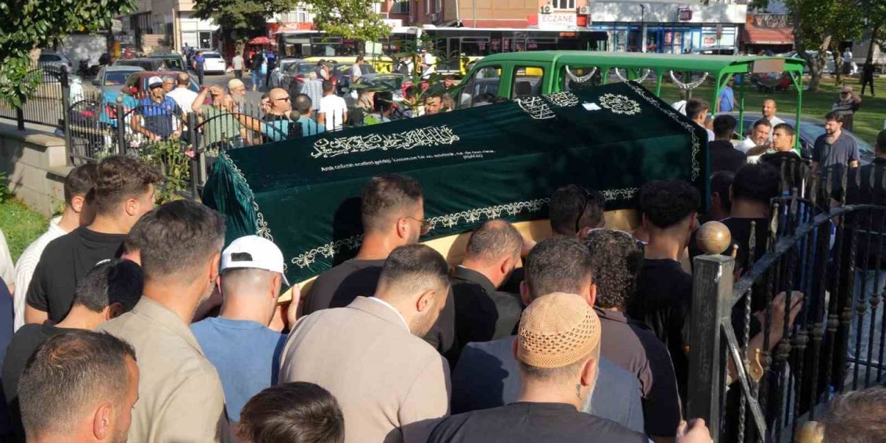 Festival Alanında Elektrik Akımına Kapılarak Hayatını Kaybeden Genç Toprağa Verildi