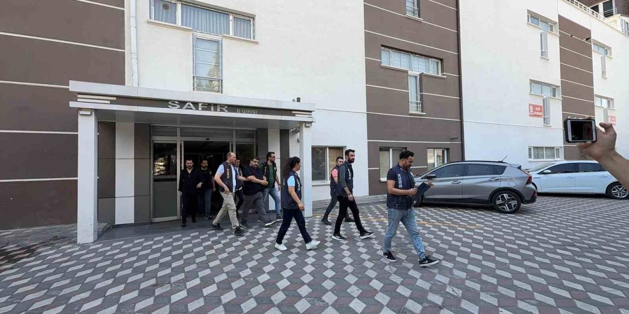 ’halk Arasında Endişe Korku Ve Panik Oluşturmak’ Suçundan Tutuklandı