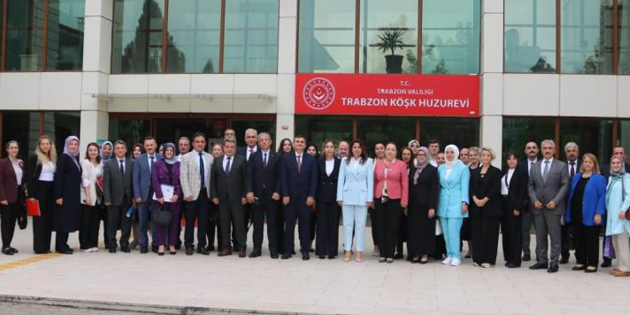 Karadeniz Bölgesi Kadın Hizmetleri Bölgesel İstişare Toplantısı Trabzon'da gerçekleştirildi