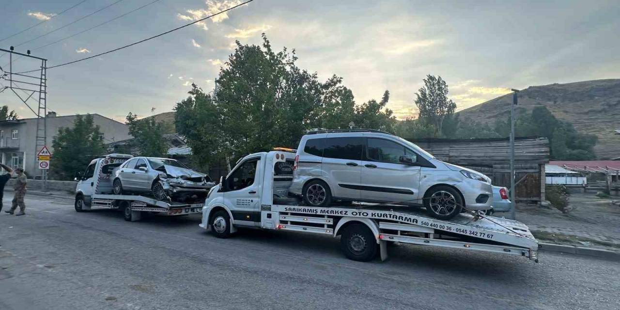 Sarıkamış’ta Trafik Kazası: 1’i Çocuk 5 Yaralı