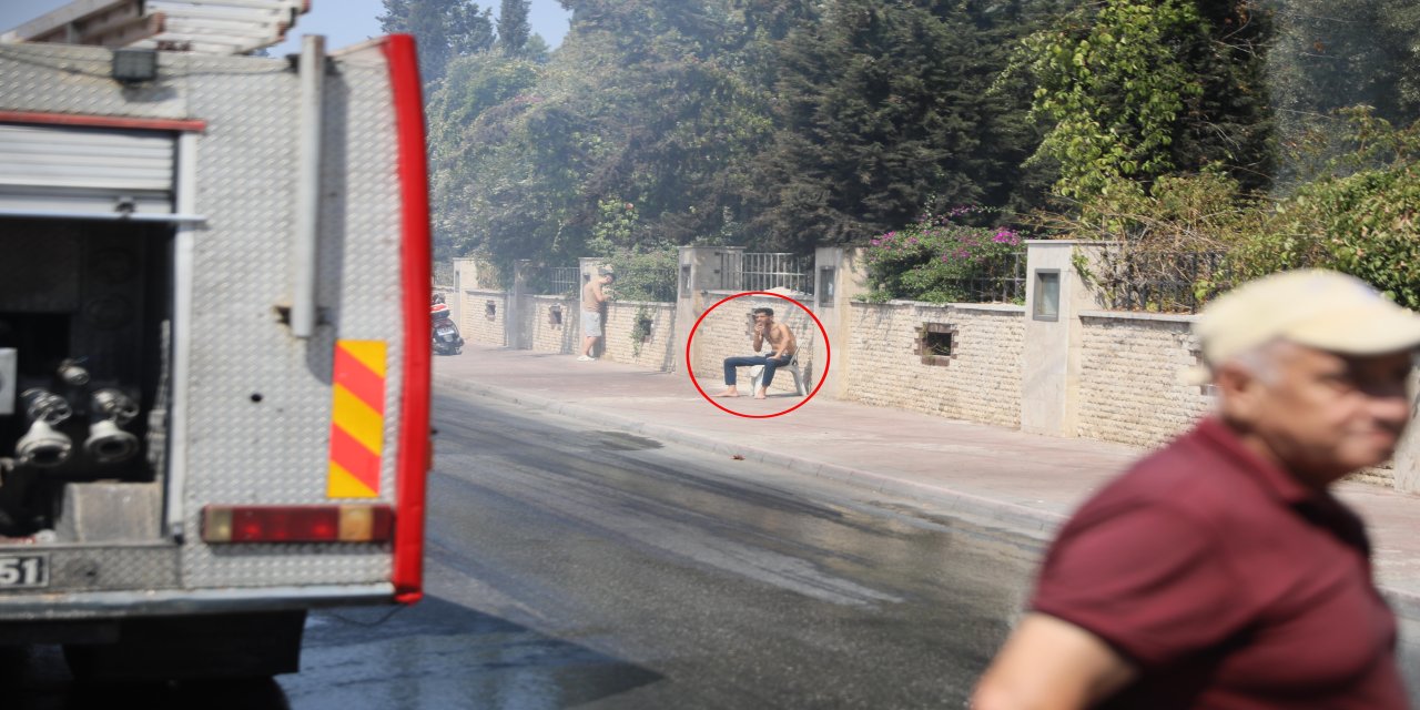 Benzin döküp evi ateşe verdi, oturup yangını izledi