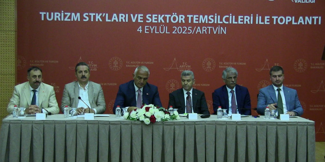 Bakan Ersoy: Turizm alanında rekorlar kırmaya başladık