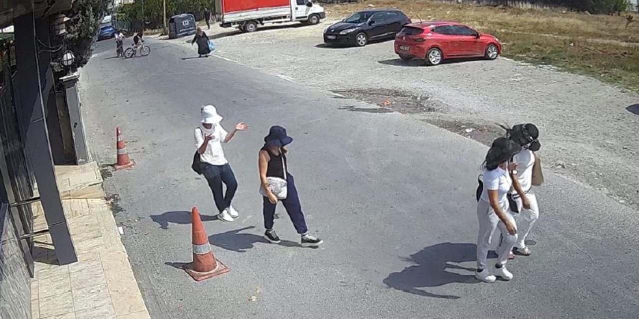 Dikkat çekmemek için şık giyinip, şapka ve gözlük takan hırsızlık şüphelisi 3 kadın yakalandı