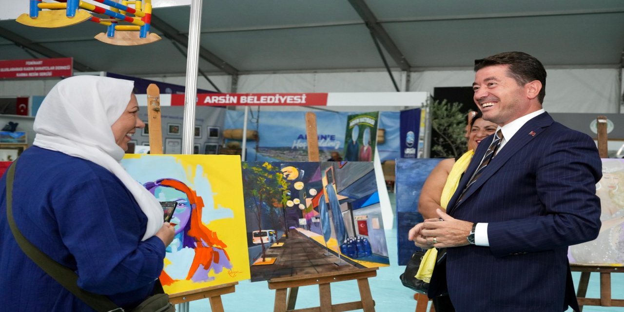 Başkan Kaya, Uluslararası Kadın Sanatçılar Resim Sergisini Gezdi