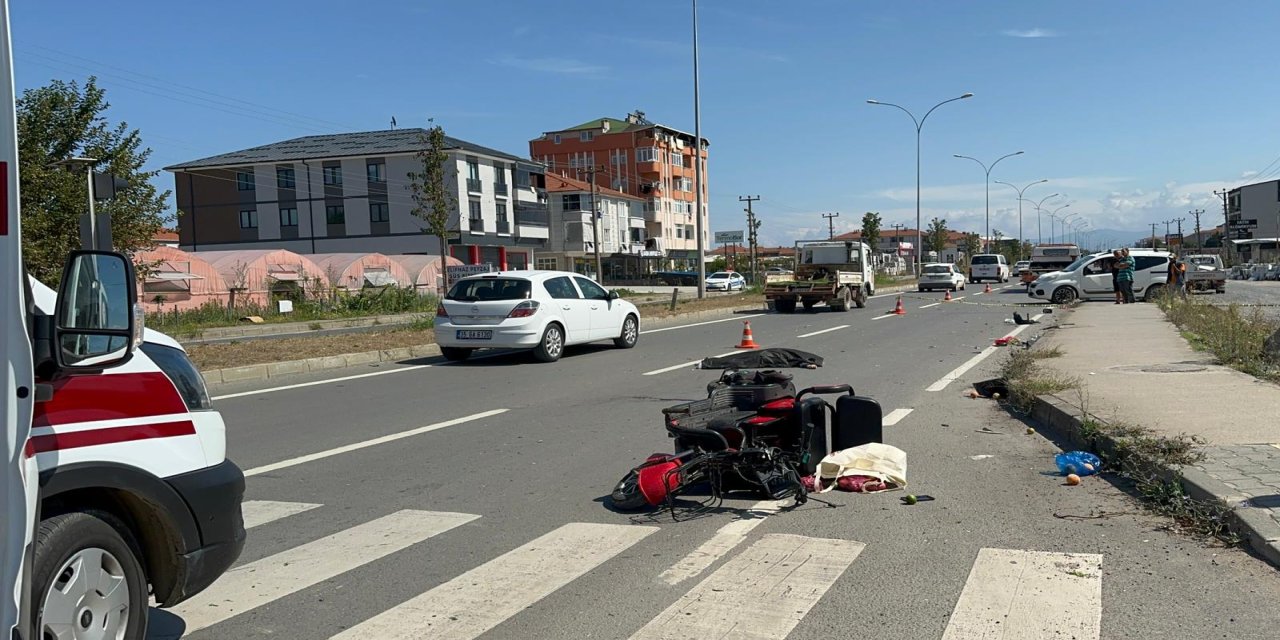 Otomobil, elektrikli motosiklete çarptı; anne öldü, kızı ağır yaralandı