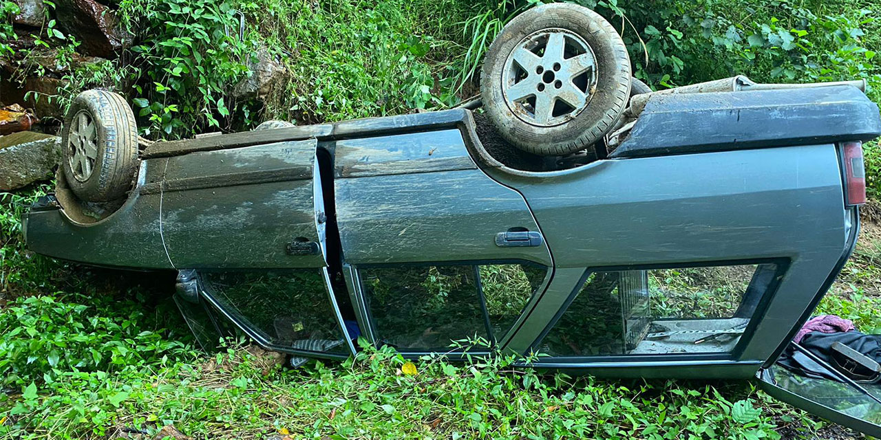 Rize’de freni boşalan otomobil, yamaca çarpıp takla attı: 3 yaralı