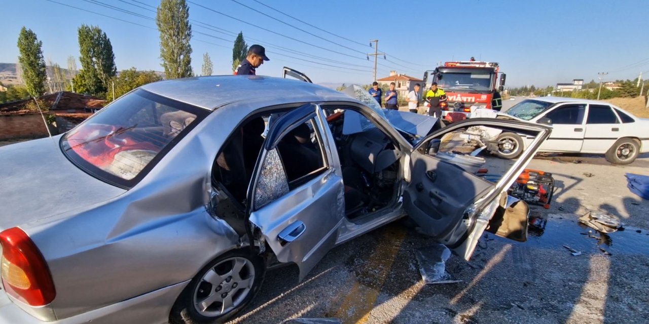 Kırıkkale'de otomobiller çarpıştı: 2 ölü