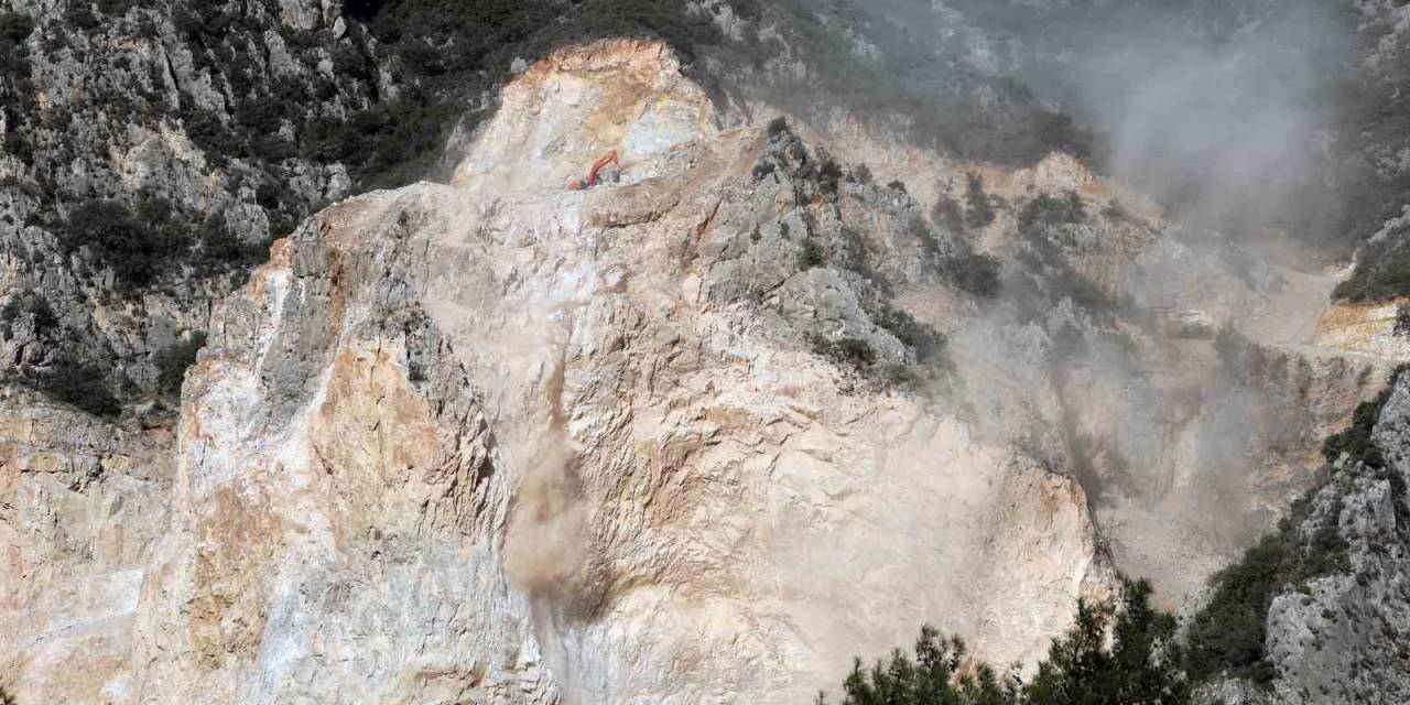 Büyükşehir, Turistik Mahalledeki Taş Ocağındaki Patlatmalar İçin Harekete Geçti