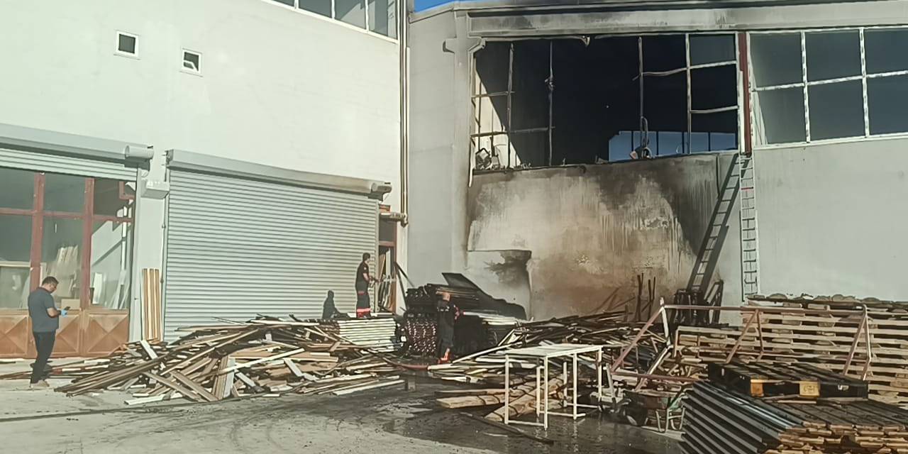 Malatya’da Mobilya İmalathanesinde Korkutan Yangın