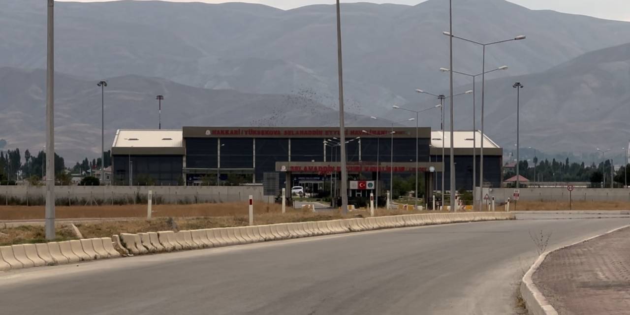 Hakkarililer Havalimanına Ek Sefer İstedi