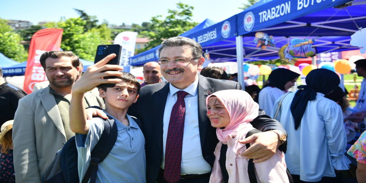 Büyükşehir'den 4 Bin Öğrenciye Eğitim Desteği