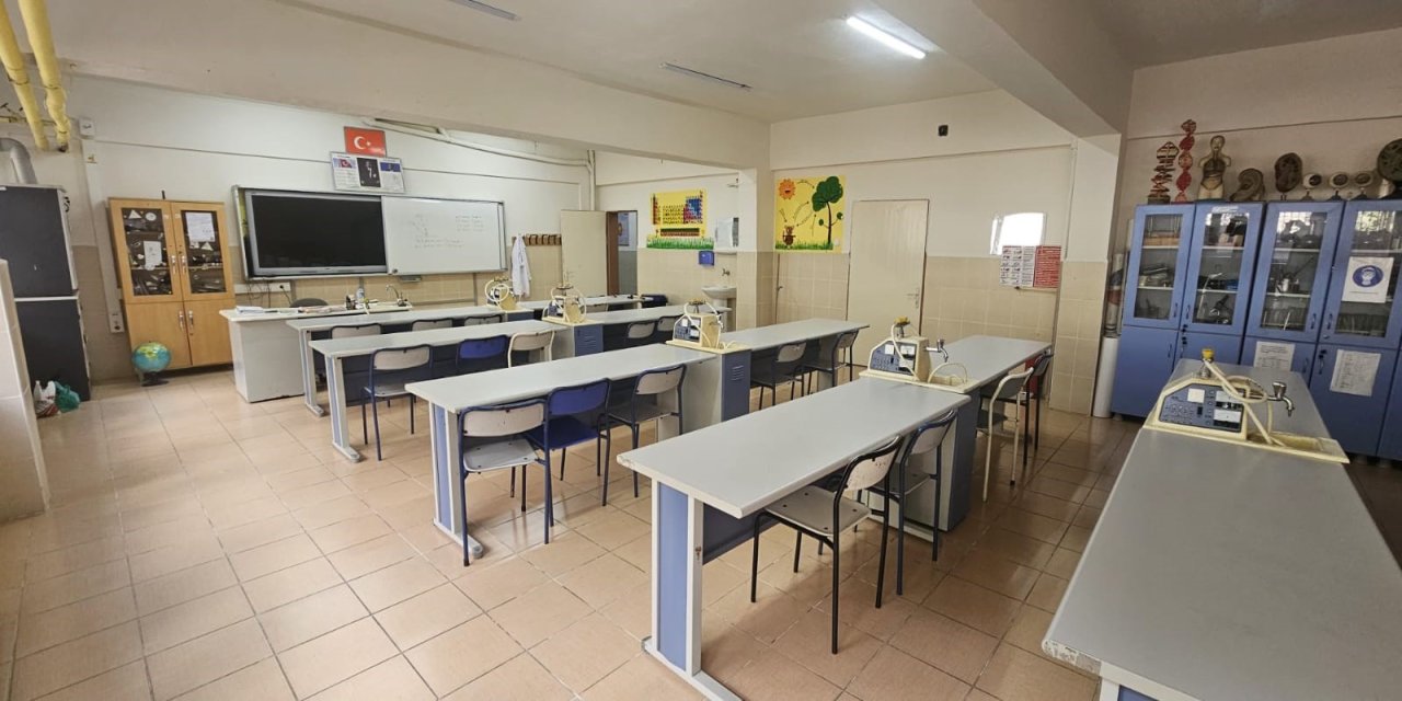 Eğitim gördüğü okulu baştan aşağıya yeniledi