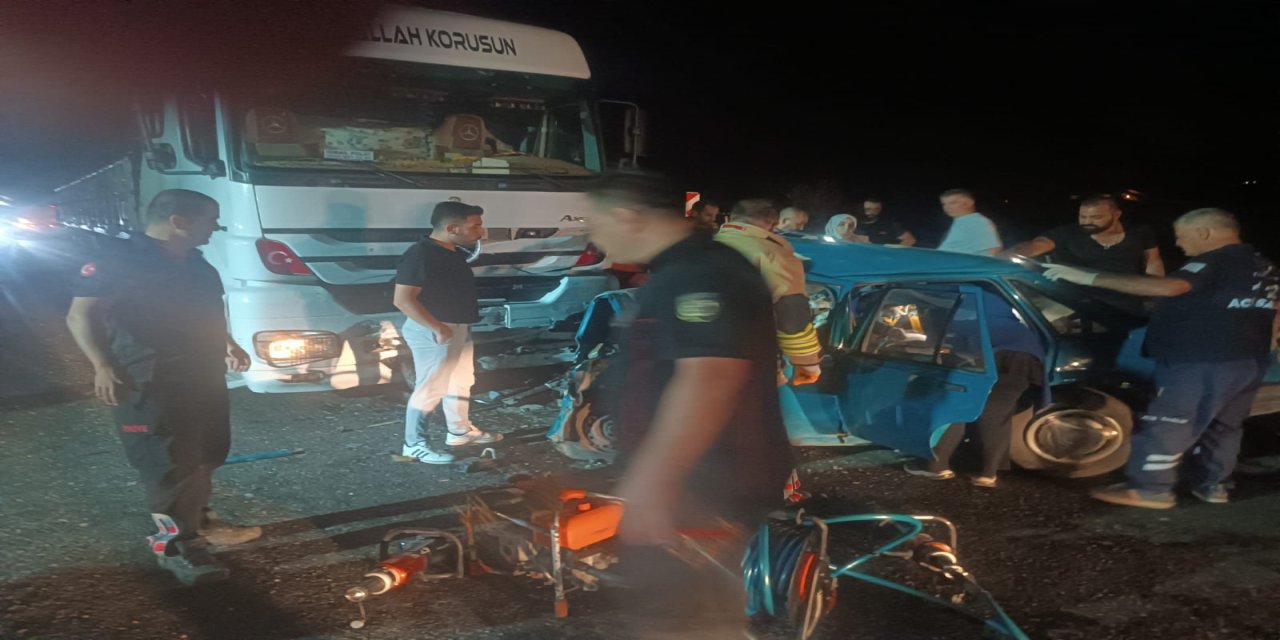 Kahramanmaraş'ta TIR'la çarpışan otomobilde 3 kişi öldü