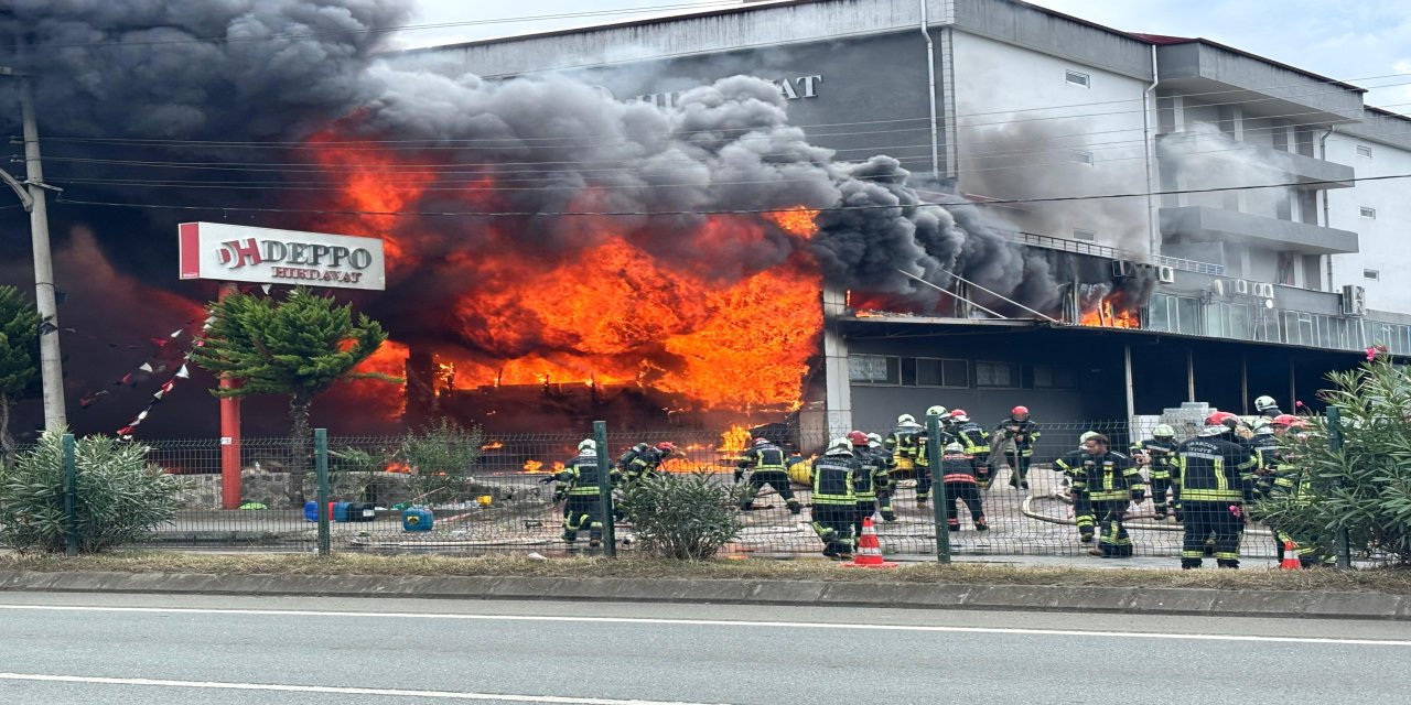 Trabzon'da AVM'deki yangın yeniden alevlendi