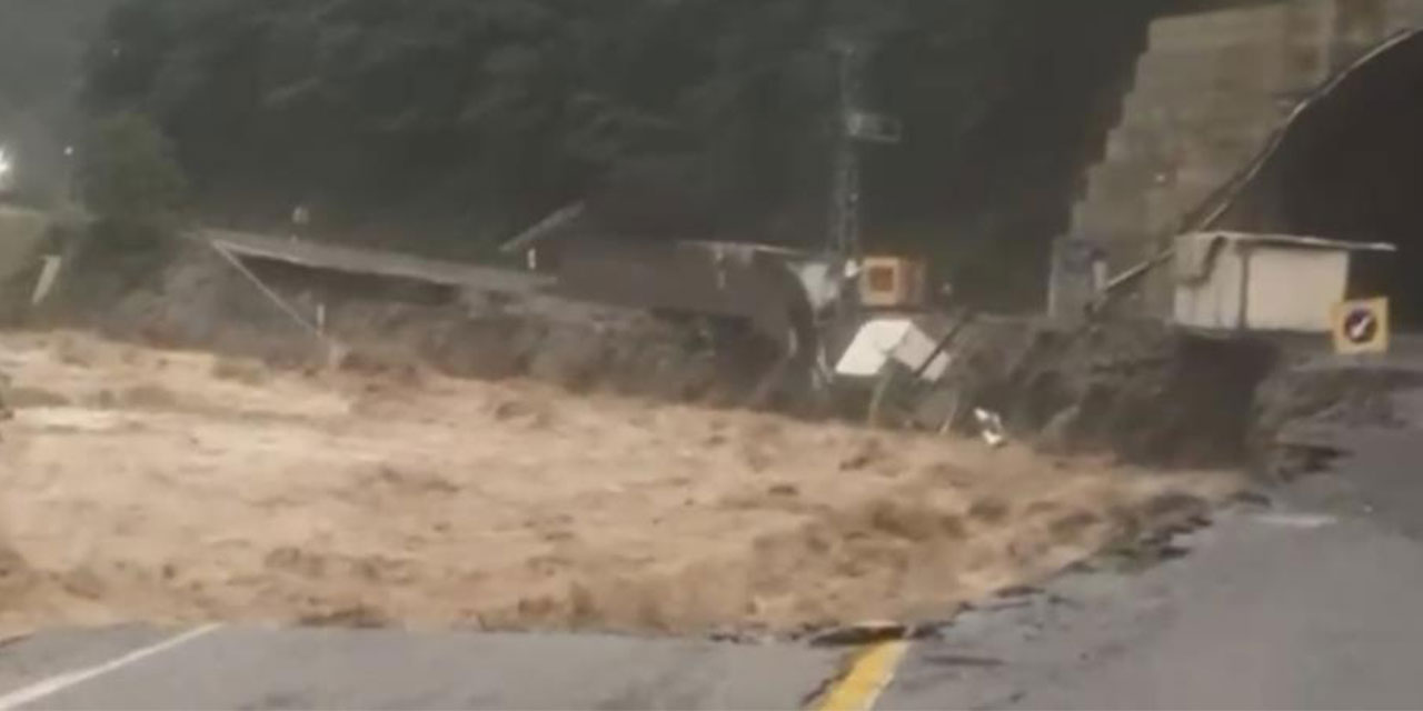 Rize'de Sel Felaketi: Ayder Yaylası Yolu Ulaşıma Kapandı