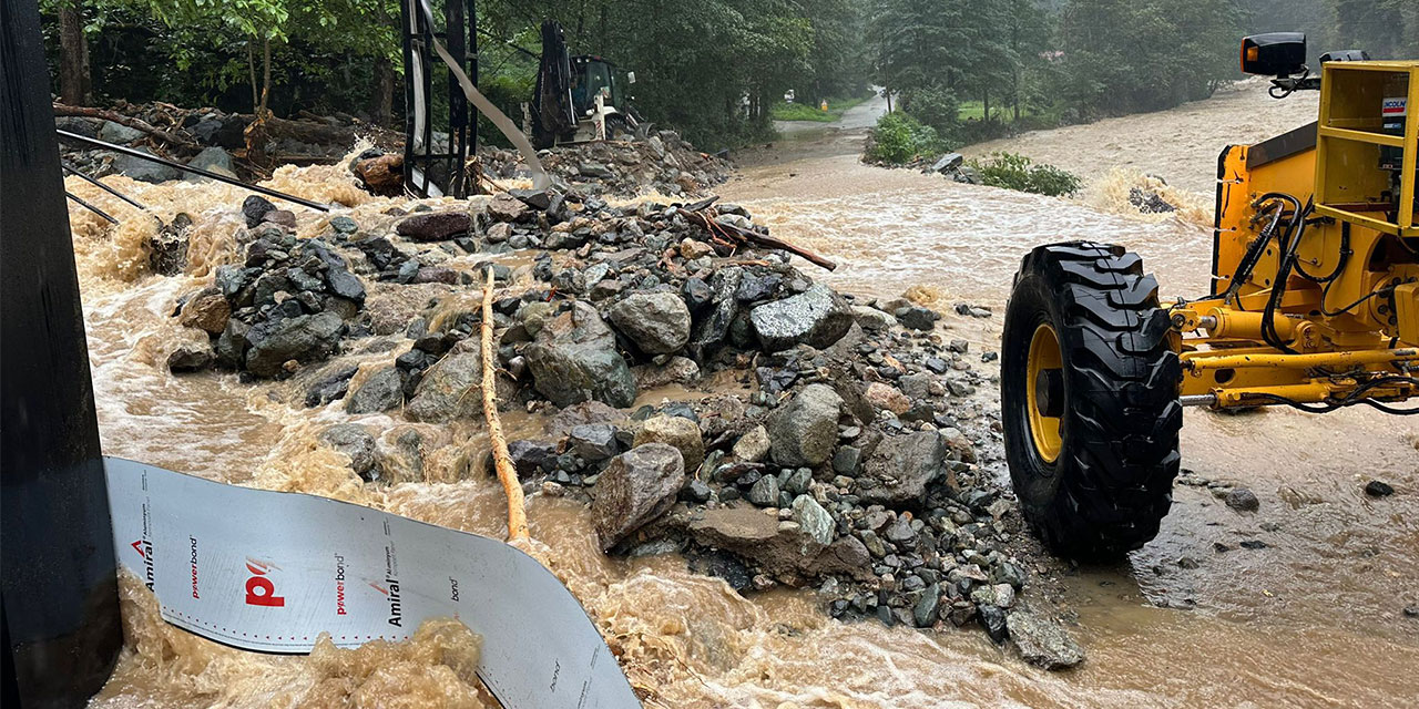 Rize'de sel ve heyelandan kapanan köy yolu sayısı 9'a düştü