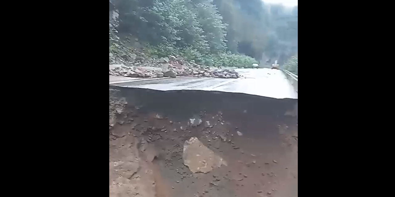 Rize'de Sel ve Heyelan Yolu Yuttu