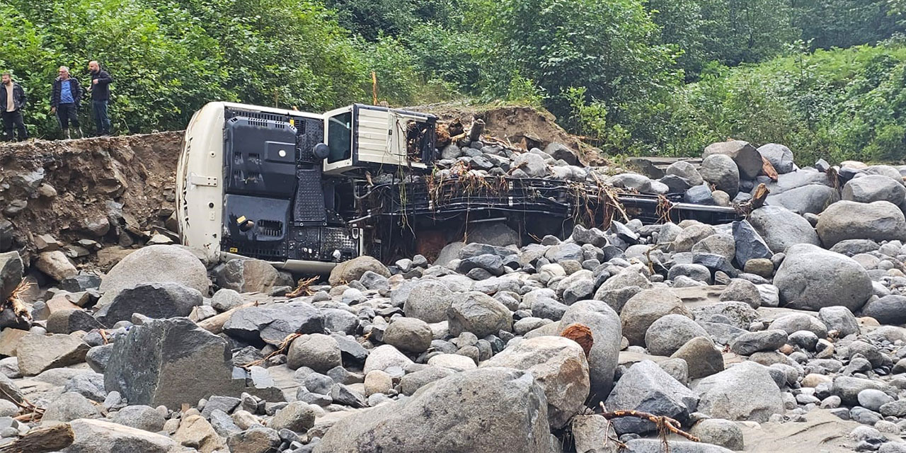 Rize'de Deremezra köyü muhtarı Kuru yardım istiyor