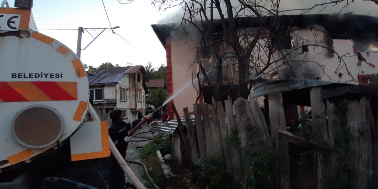 Bolu'da ahşap evde çıkan yangında yaşlı çift hayatını kaybetti