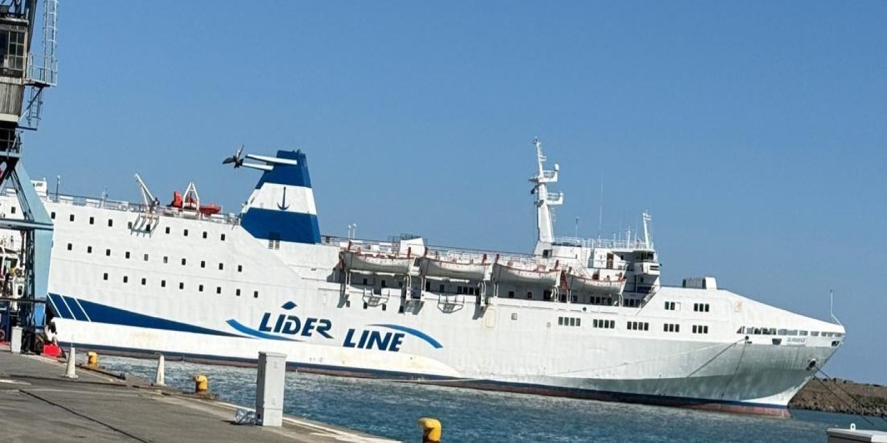 Trabzon Limanına gelen feribot heyecanlandırdı