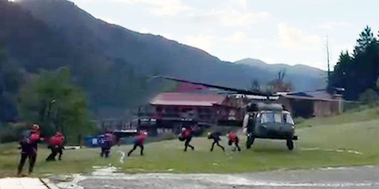 Ayder Yaylası’nda Mahsur Kalan Vatandaşlar Helikopterlerle Tahliye Ediliyor