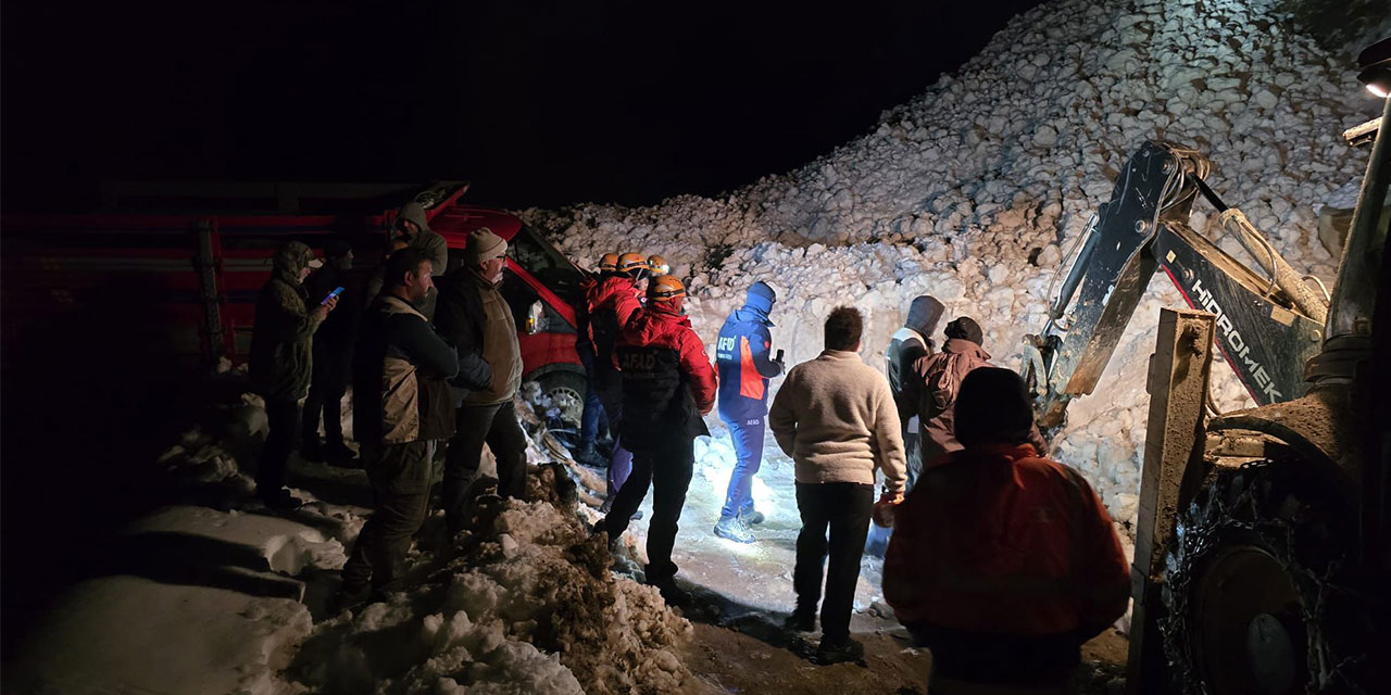 Rize'de yaylada 6 aracın üzerine çığ düştü; mahsur kalan 15 kişi kurtarıldı