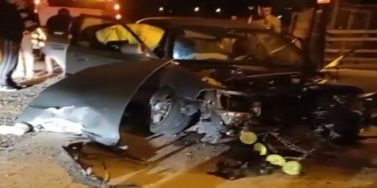 Direksiyon hakimiyetini kaybetti önce eve sonra direğe çarptı: 1'i ağır 3 yaralı